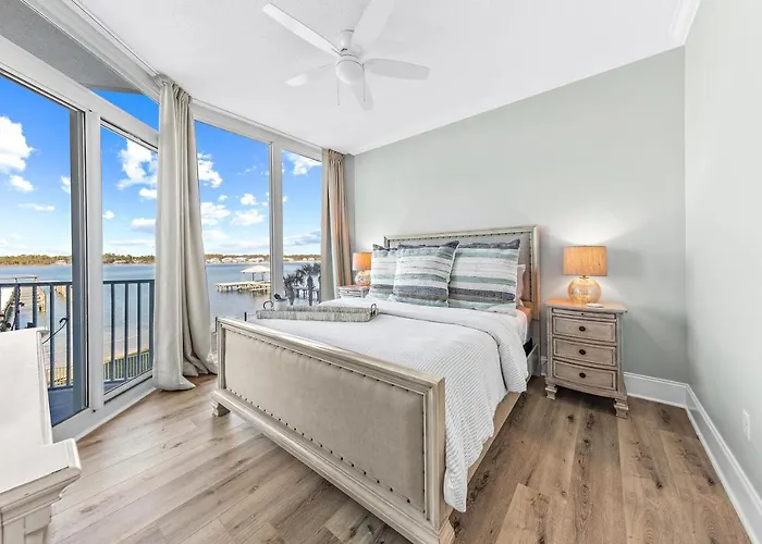 Beautiful Lagoon Front 3 Bedroom Holiday home *
