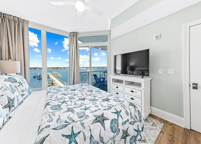 Beautiful Lagoon Front 3 Bedroom Holiday home *