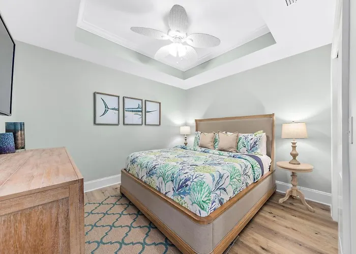 Beautiful Lagoon Front 3 Bedroom