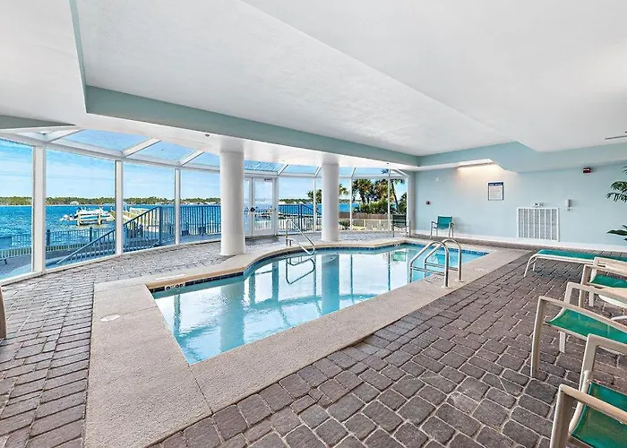Beautiful Lagoon Front 3 Bedroom Holiday home Gulf Shores