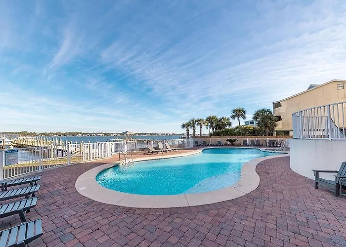 Beautiful Lagoon Front 3 Bedroom Holiday home Gulf Shores