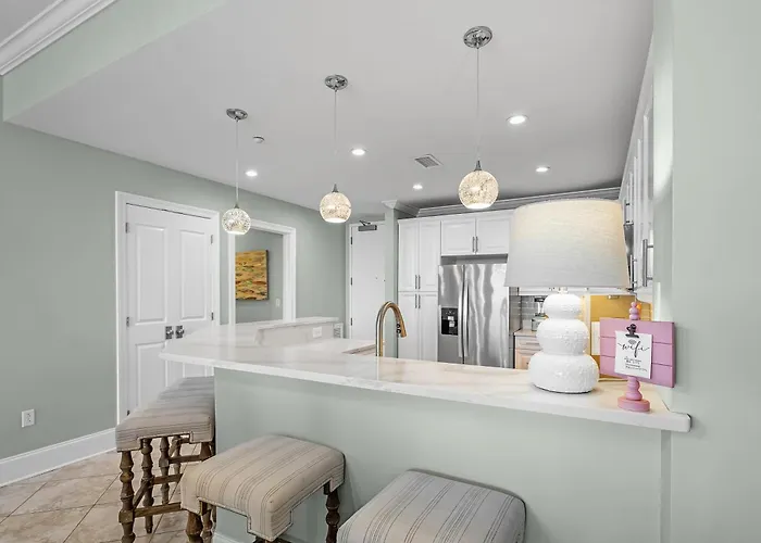 Beautiful Lagoon Front 3 Bedroom Holiday home Gulf Shores