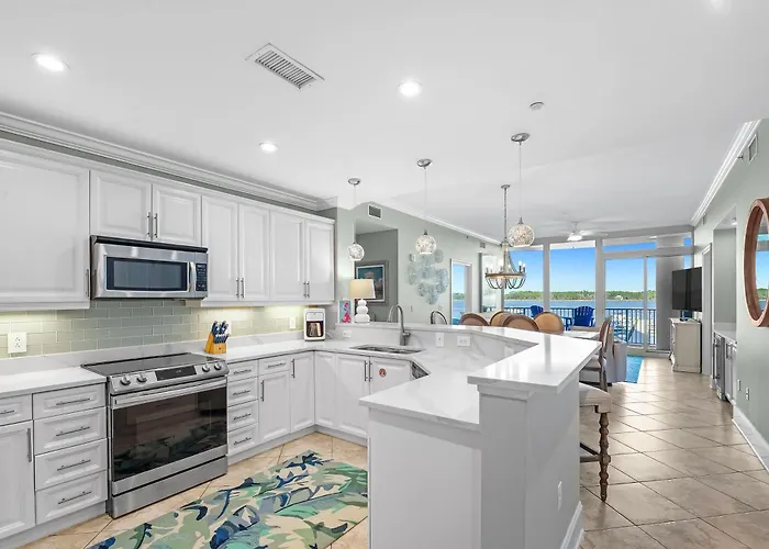 Beautiful Lagoon Front 3 Bedroom Holiday home