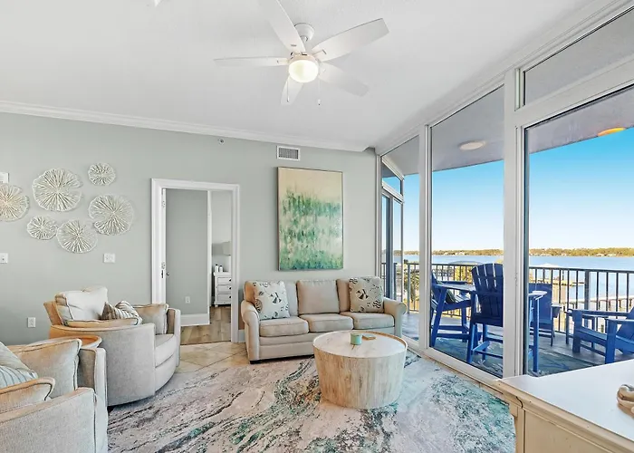 Beautiful Lagoon Front 3 Bedroom