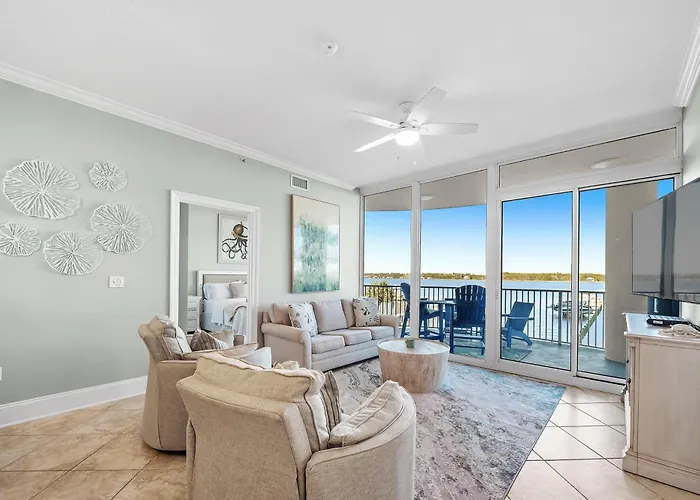 Beautiful Lagoon Front 3 Bedroom Holiday home